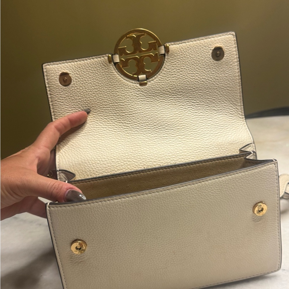 Tory Burch Cream Shoulder Bag with Gold Accents - Picture 5 of 11